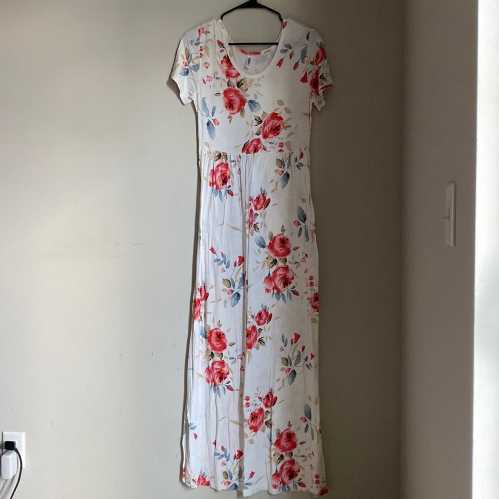 Floral Maxi dress. Size Large.